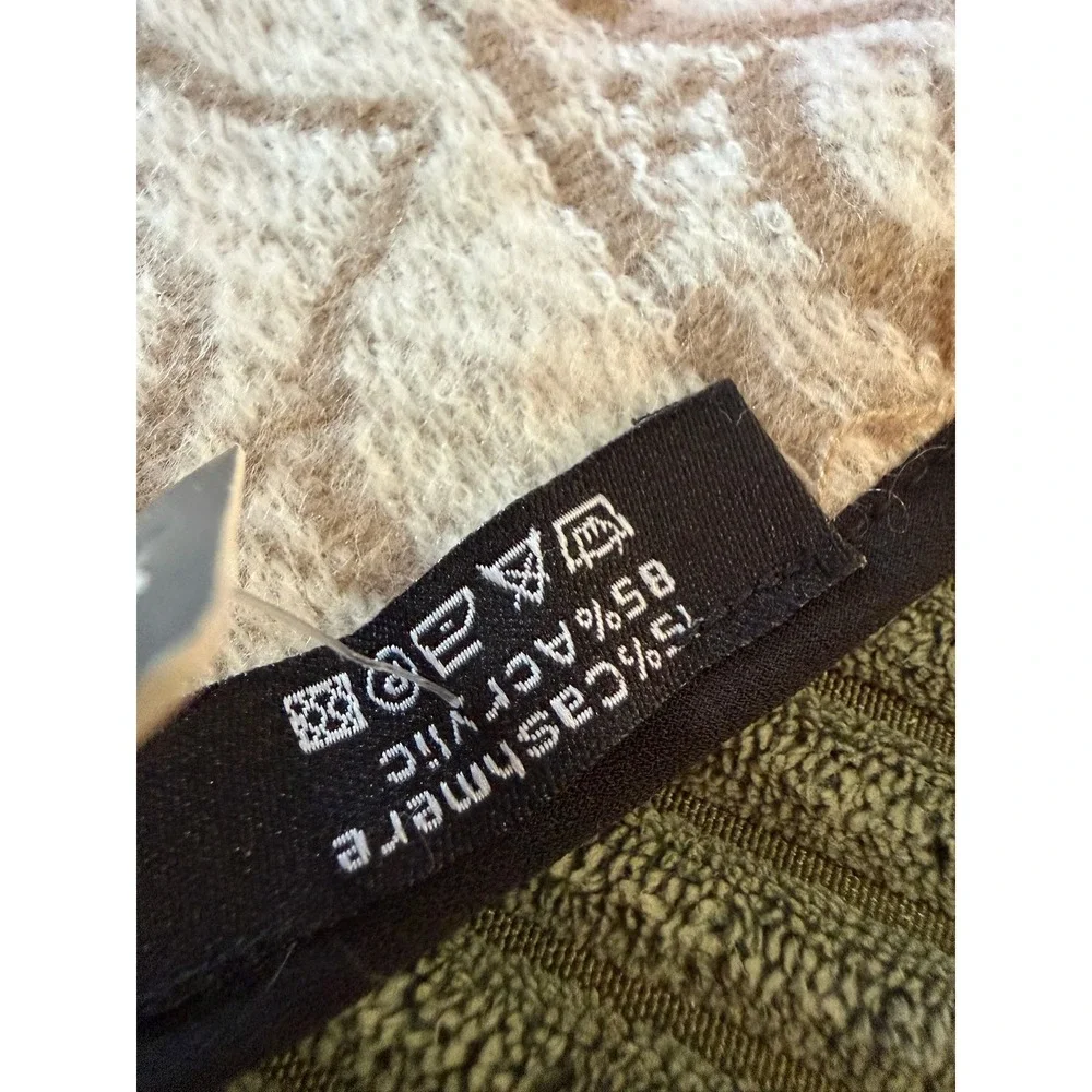 Jayley Cashmere Blend Shawl‎ Black Border Cream Tan Paisley Print Tassels